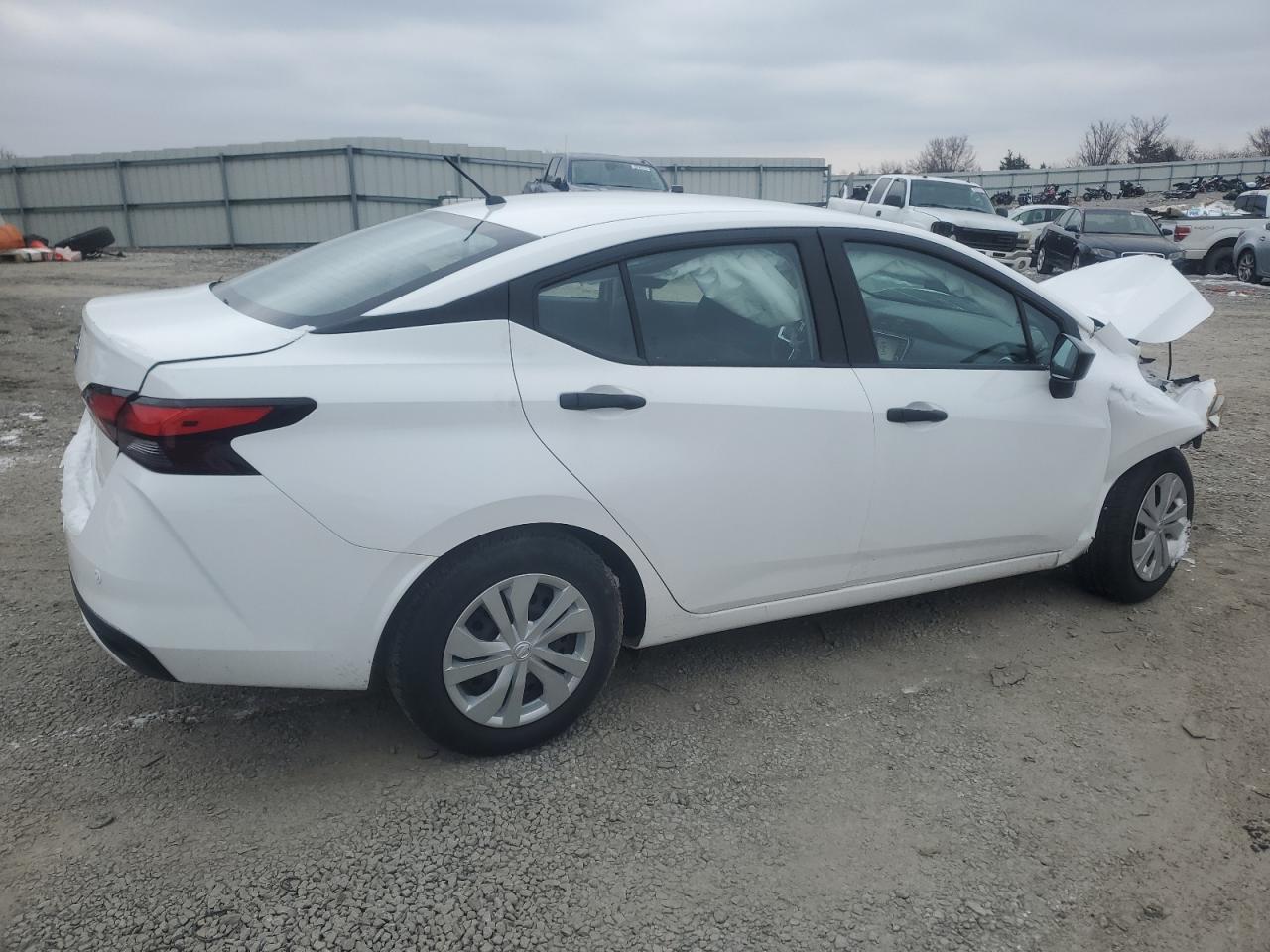 2021 Nissan Versa - Image 3