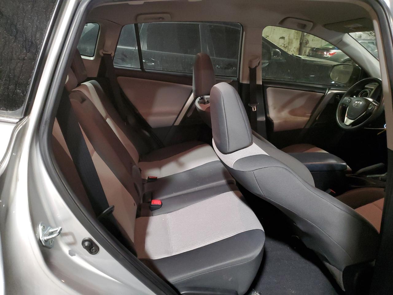 2015 Toyota RAV 4 - Image 11