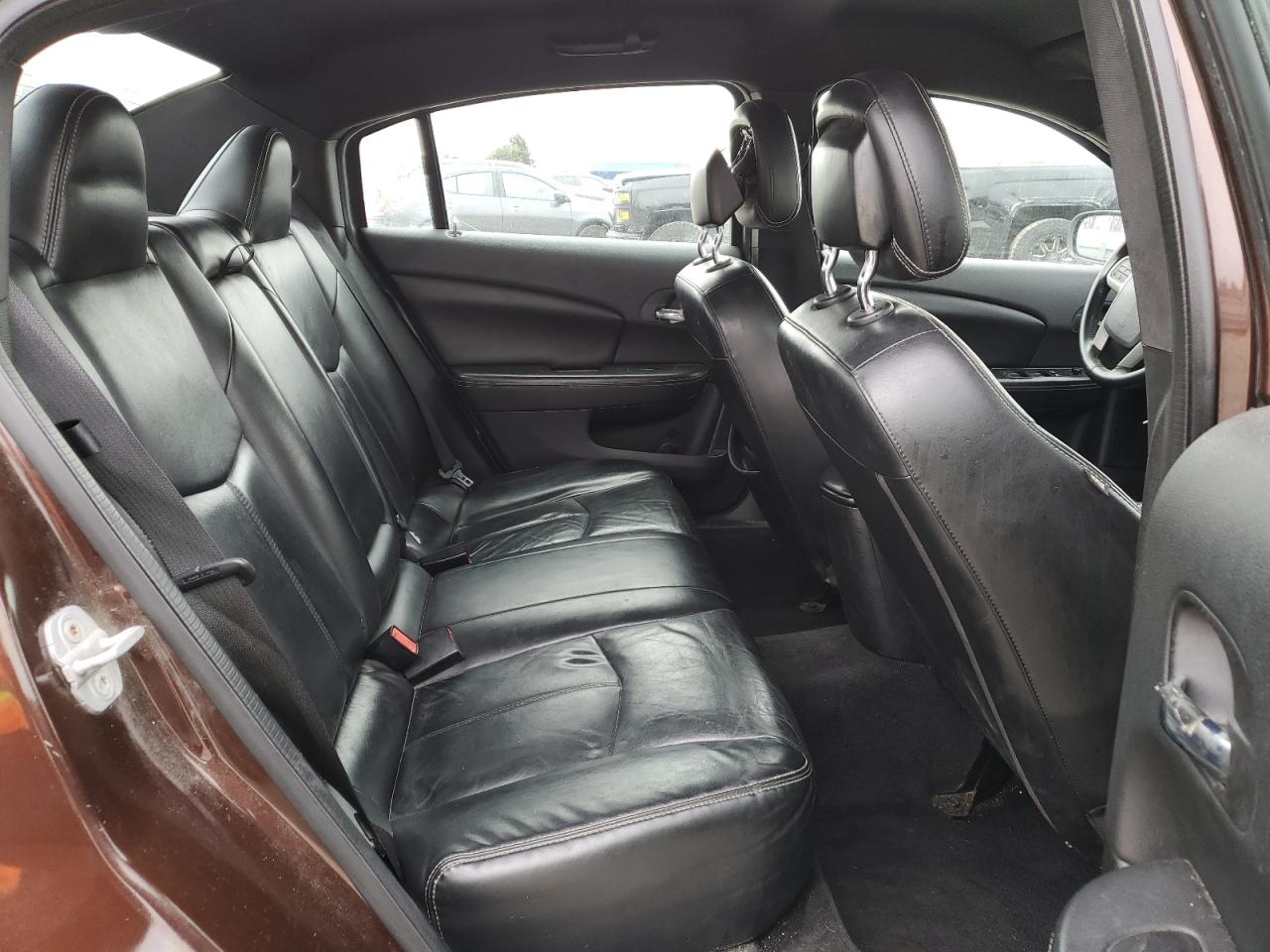 2013 Chrysler 200 - Image 10