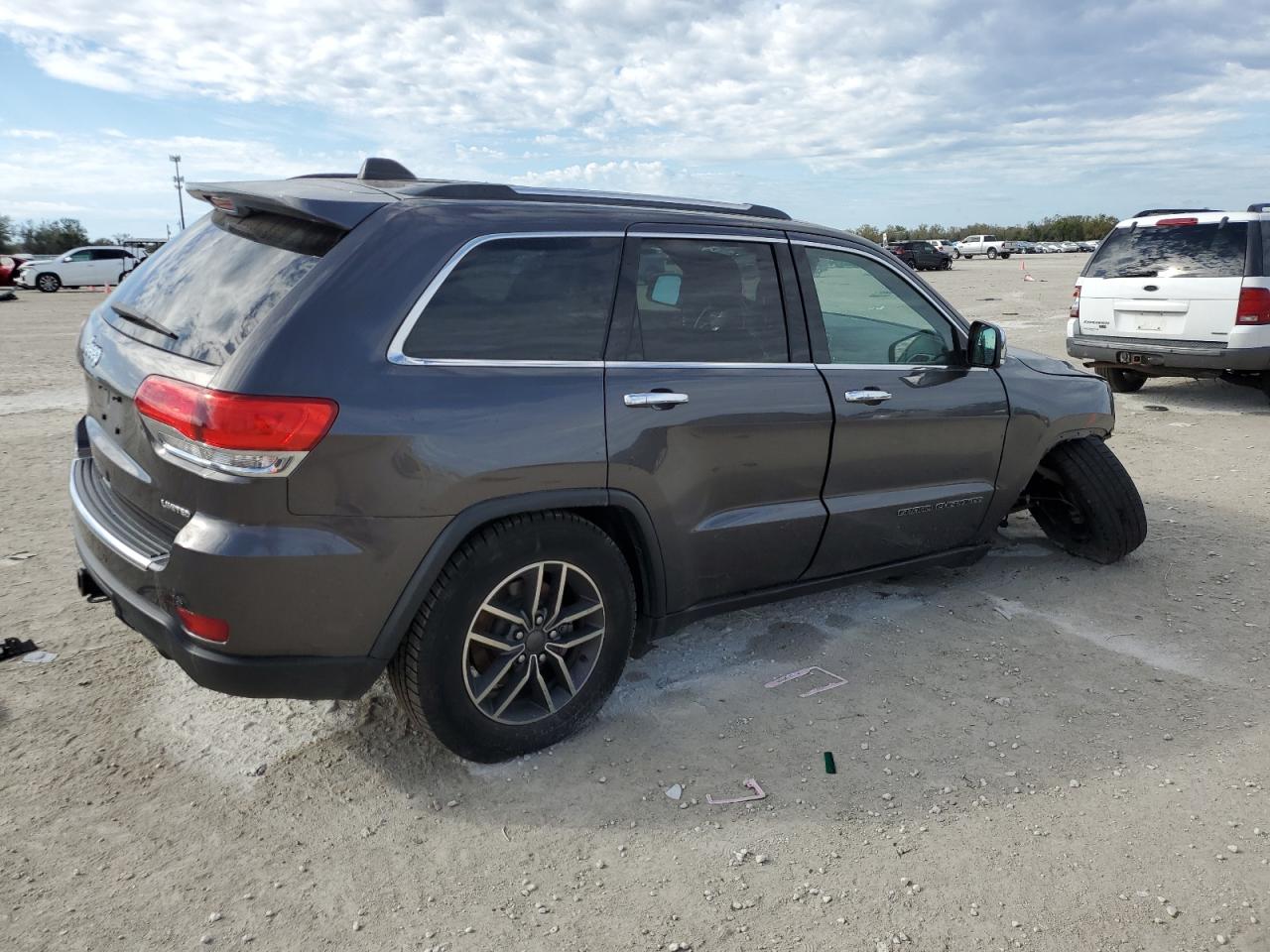 2019 Jeep Grand Cherokee - Image 3
