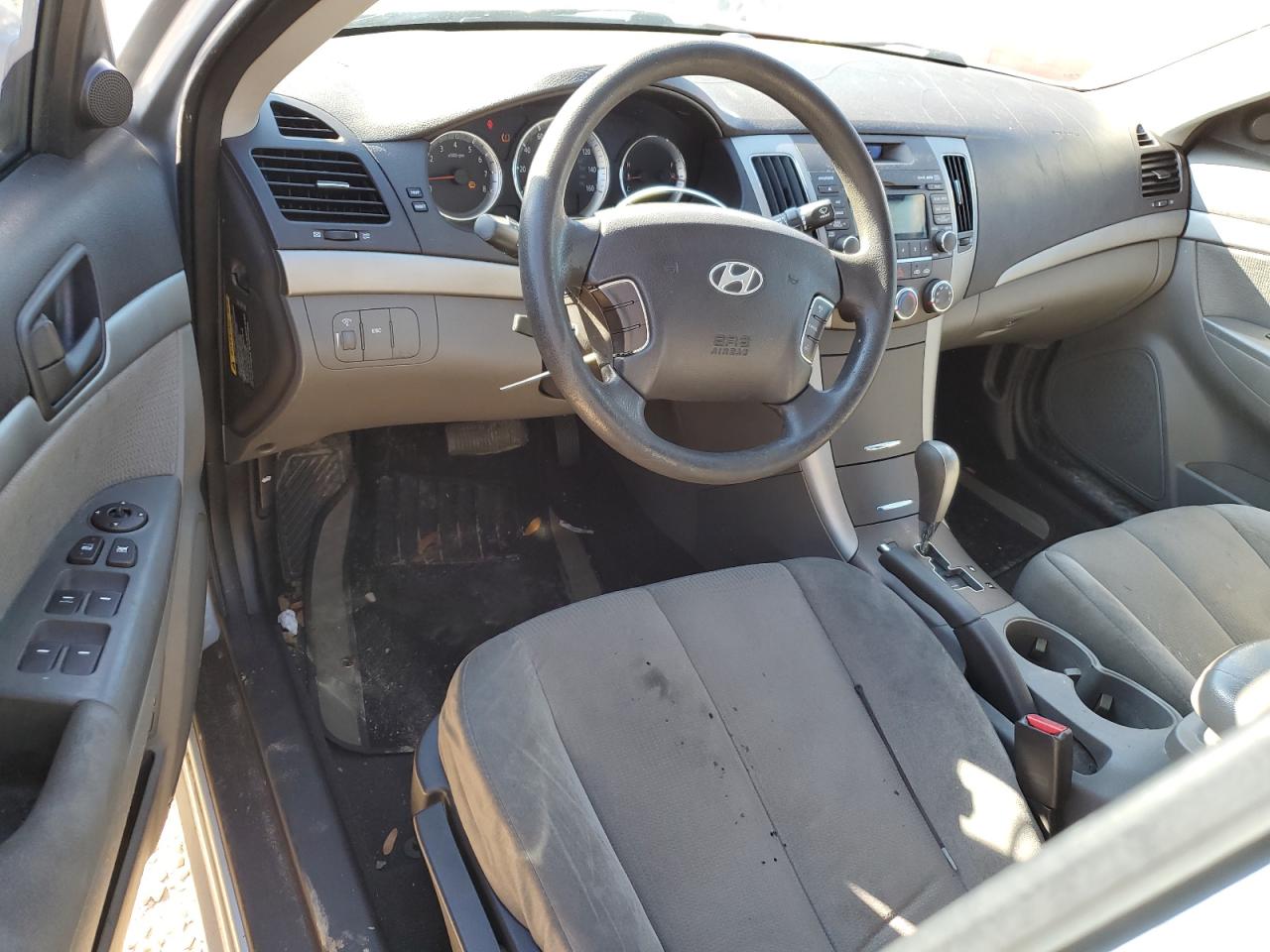 2010 Hyundai Sonata - Image 8