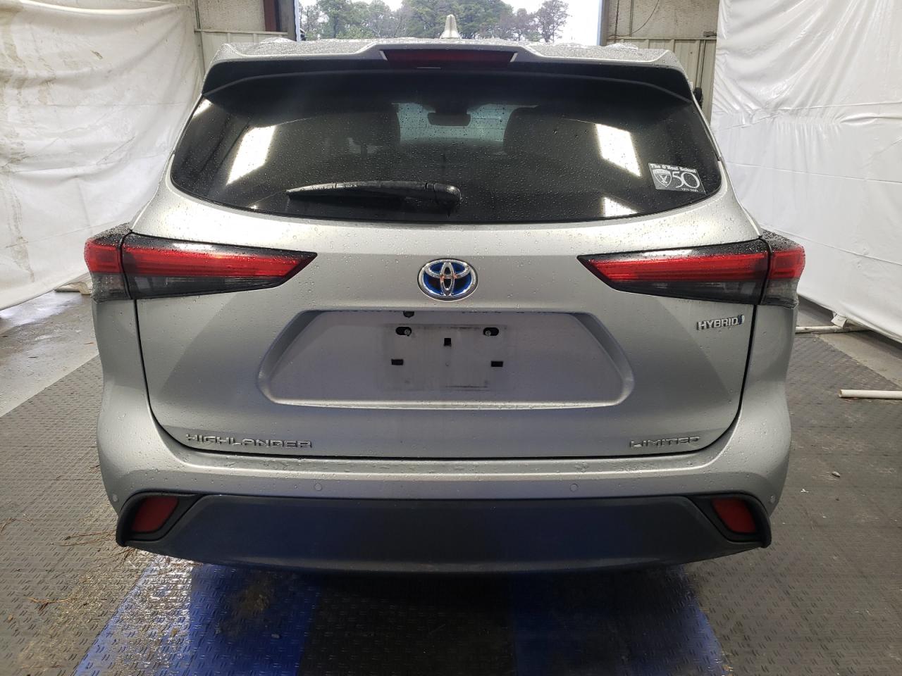 2022 Toyota Highlander - Image 6