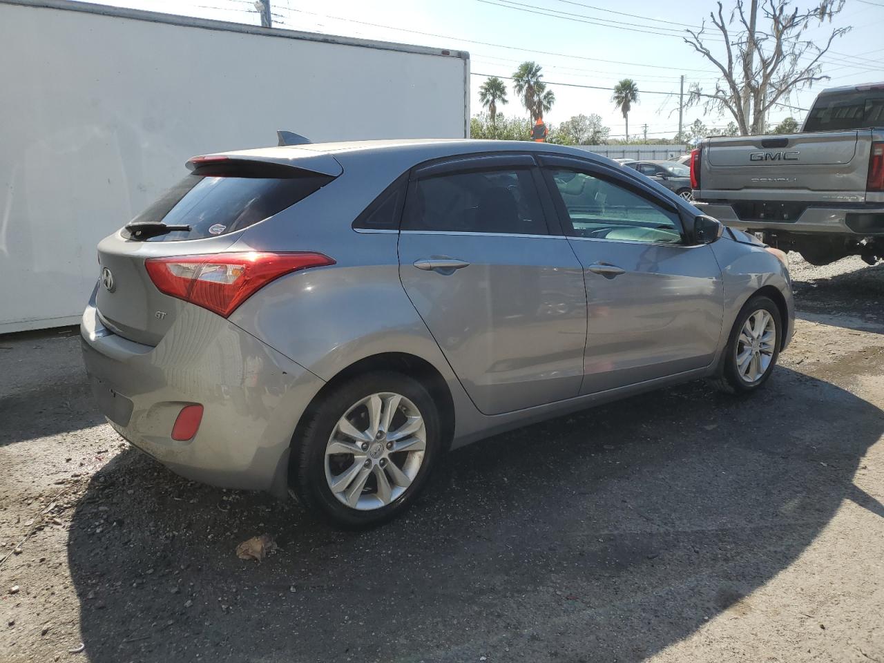 2013 Hyundai Elantra - Image 3