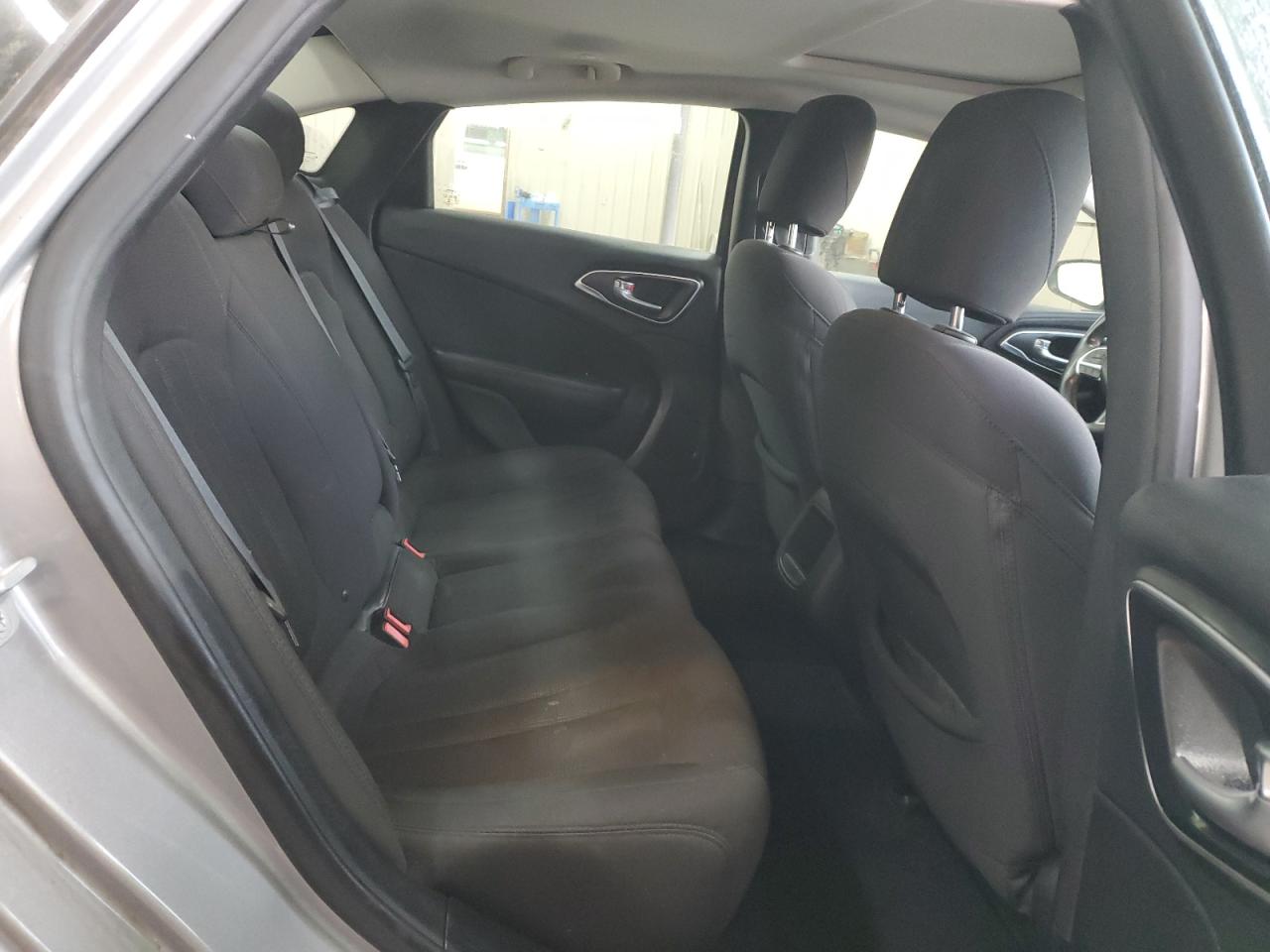 2015 Chrysler 200 - Image 10