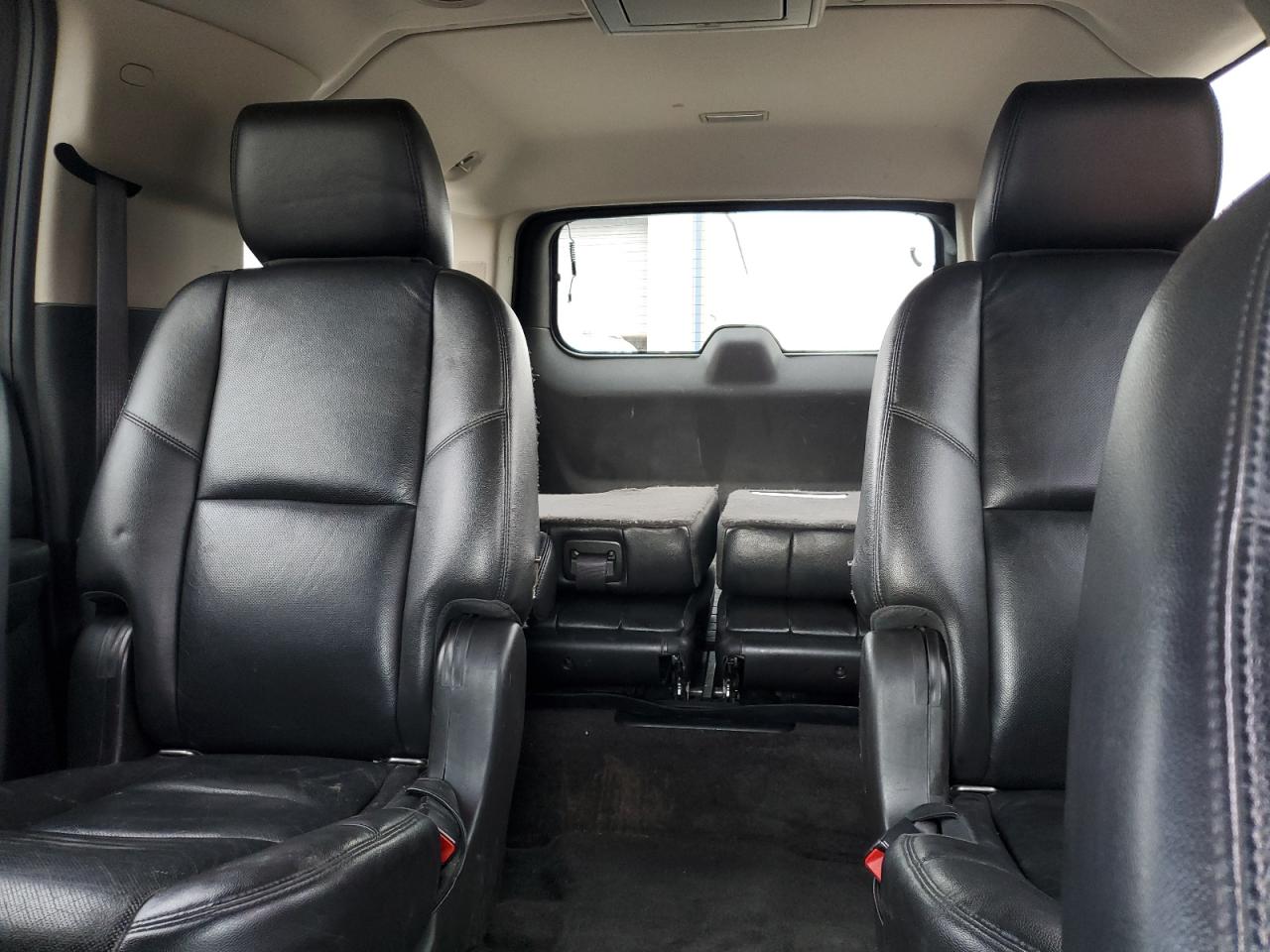 2012 Chevrolet Suburban - Image 10