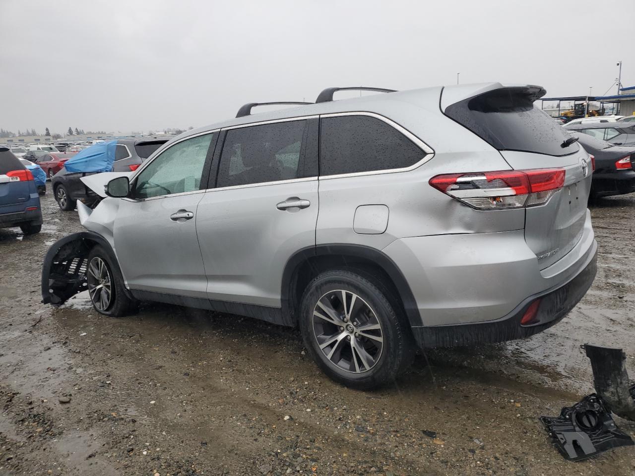 2019 Toyota Highlander - Image 2