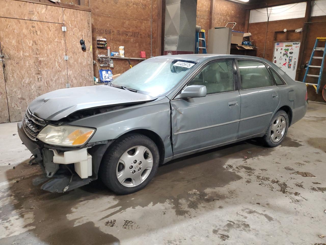 2004 Toyota Avalon - Image 1