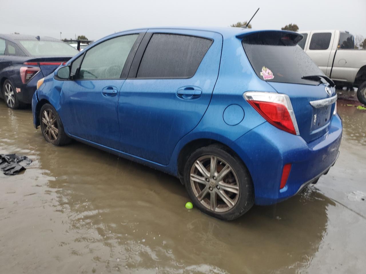 2012 Toyota Yaris - Image 2