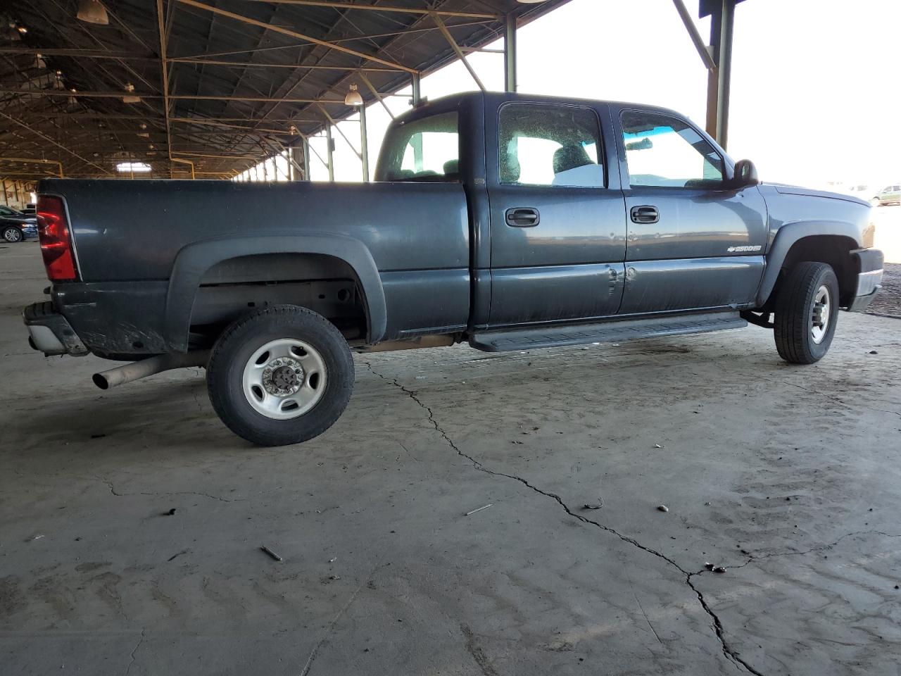 2005 Chevrolet Silverado - Image 3