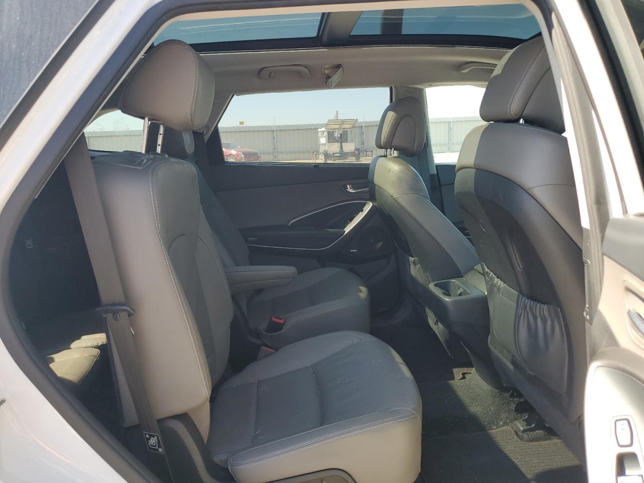 2019 Hyundai Santa Fe - Image 12