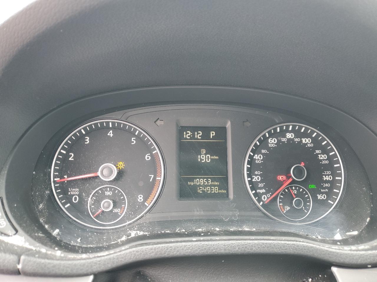 2015 Volkswagen Passat - Image 9