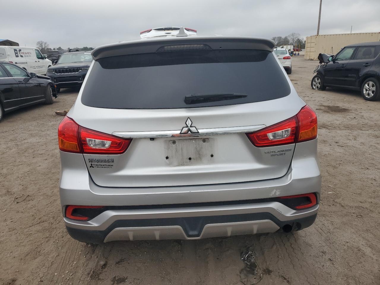 2018 Mitsubishi Outlander - Image 6
