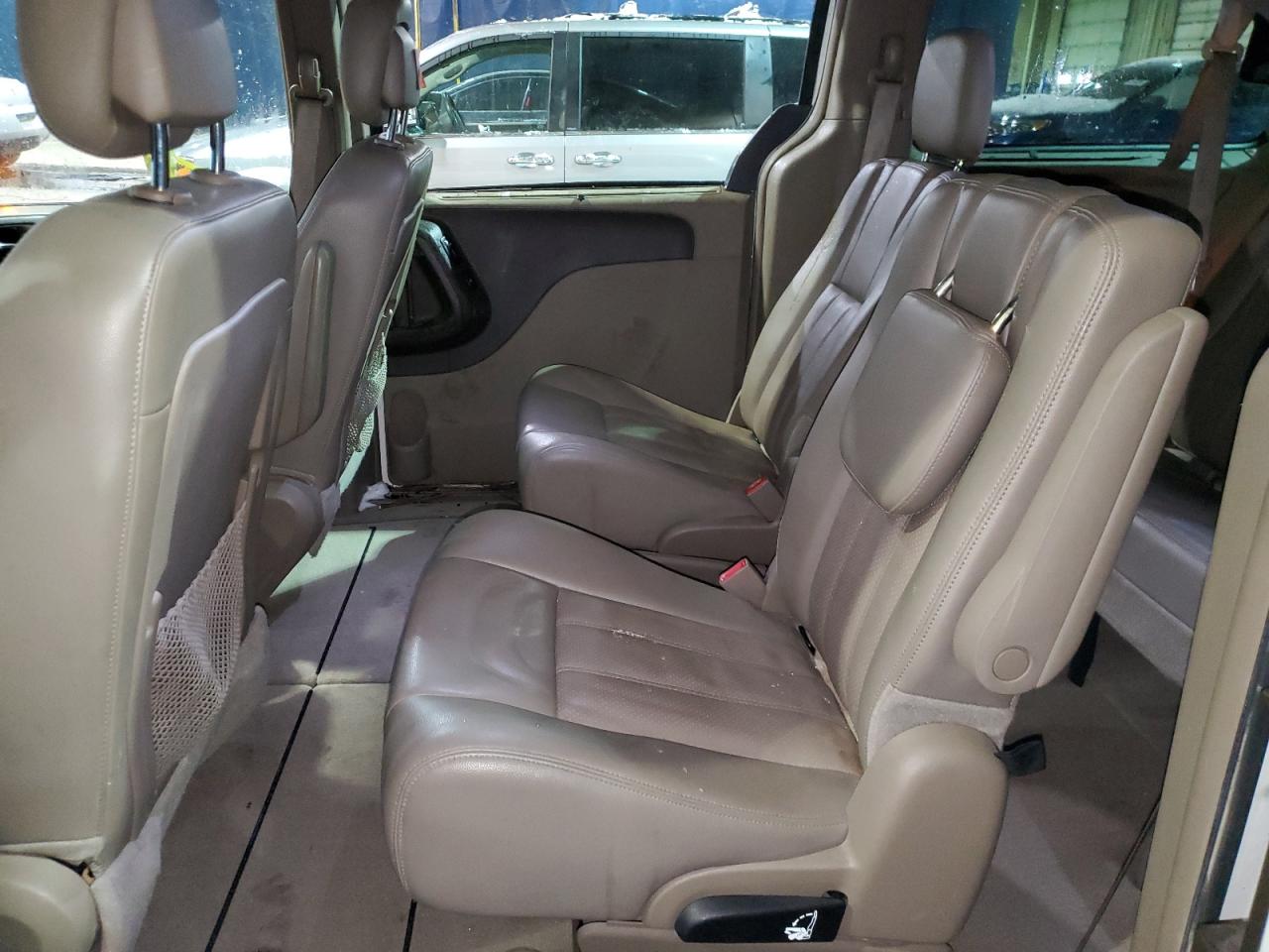 2013 Chrysler Town & Country - Image 11