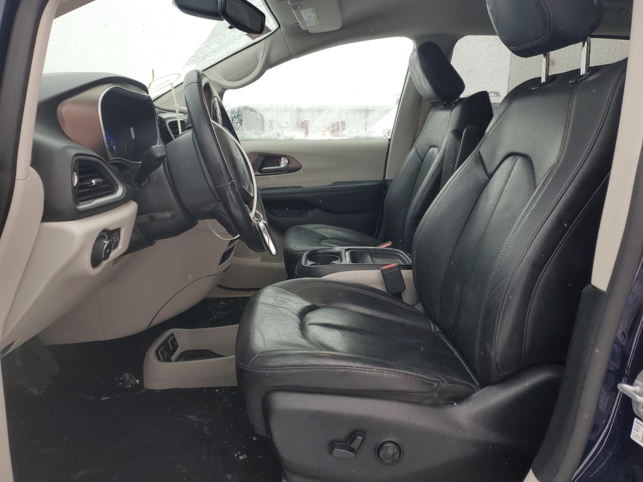 2018 Chrysler Pacifica - Image 7