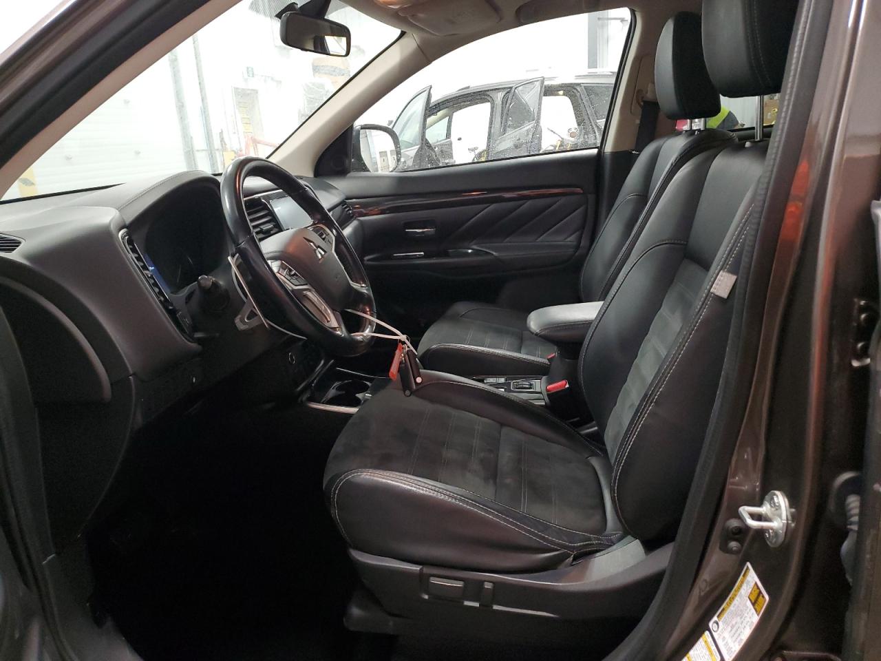 2018 Mitsubishi Outlander - Image 7