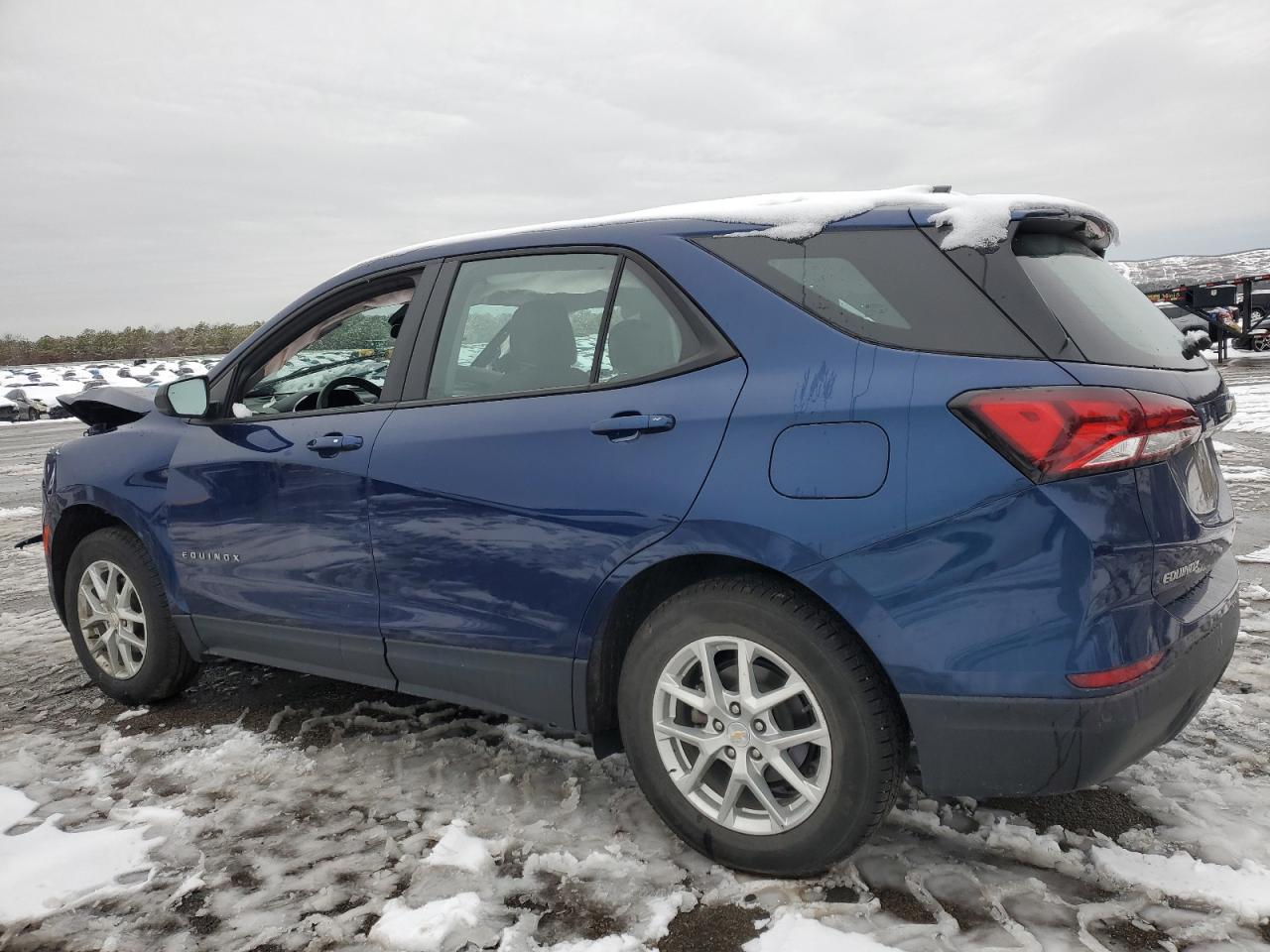 2023 Chevrolet Equinox - Image 2