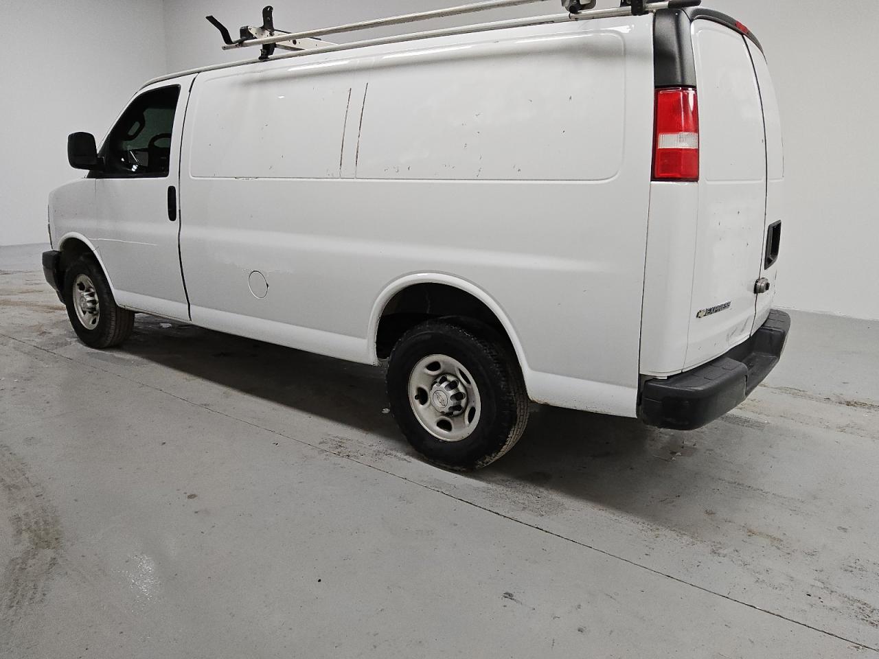 2018 Chevrolet Express - Image 2