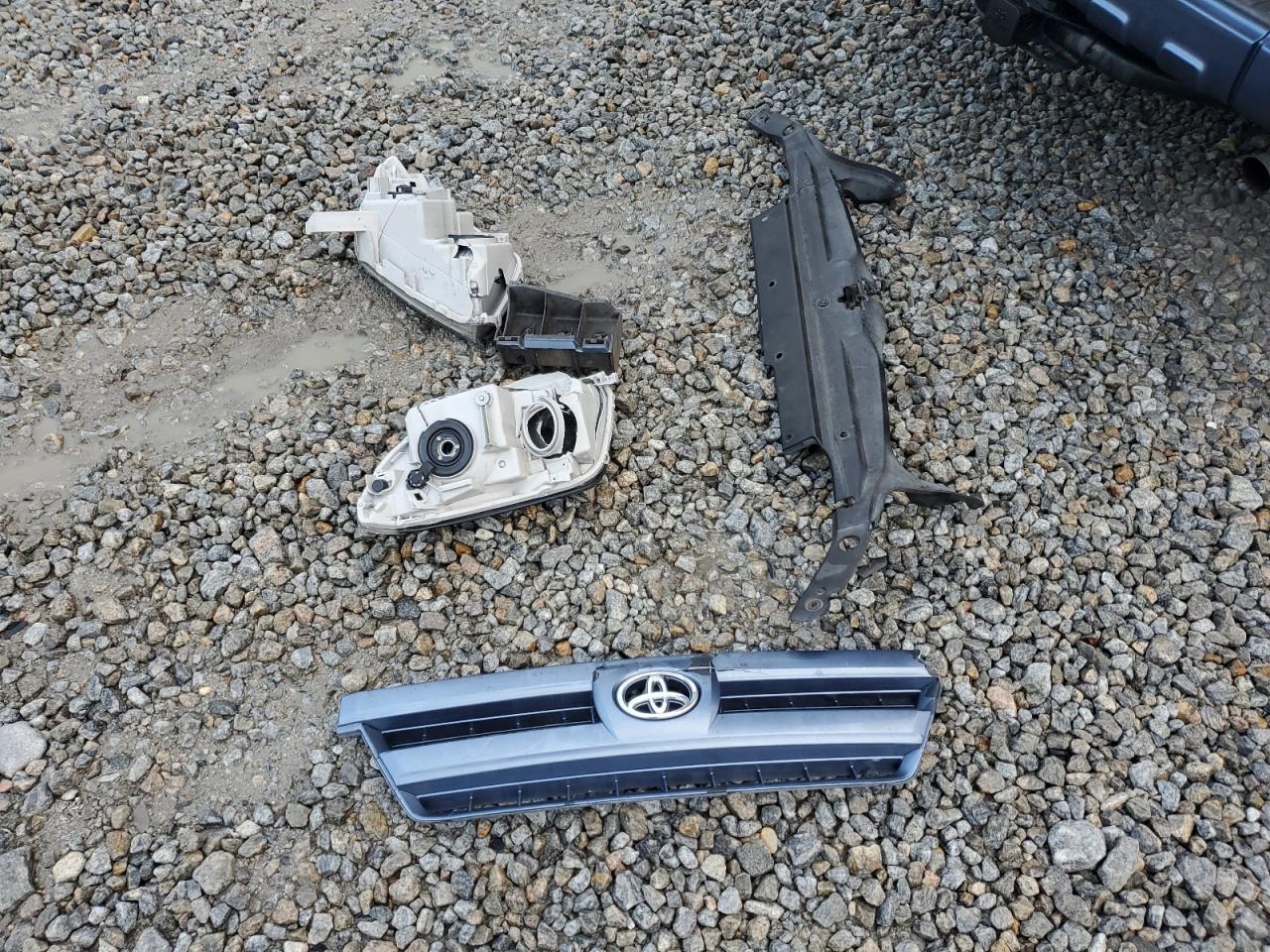 2005 Toyota 4Runner - Image 13