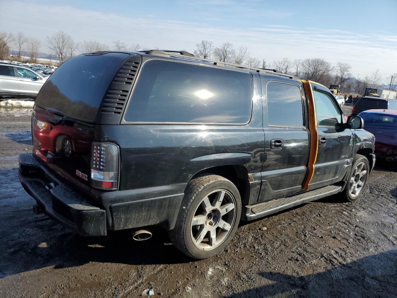 2004 GMC Yukon - Image 3