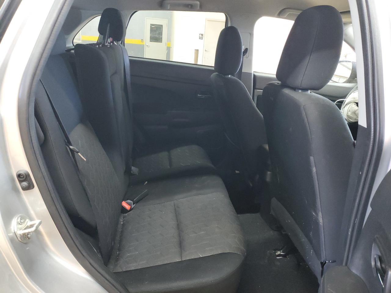 2021 Mitsubishi Outlander - Image 12