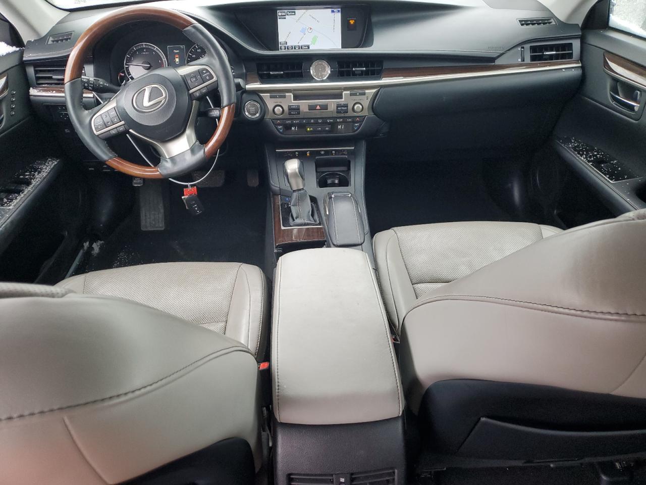 2016 Lexus ES - Image 8