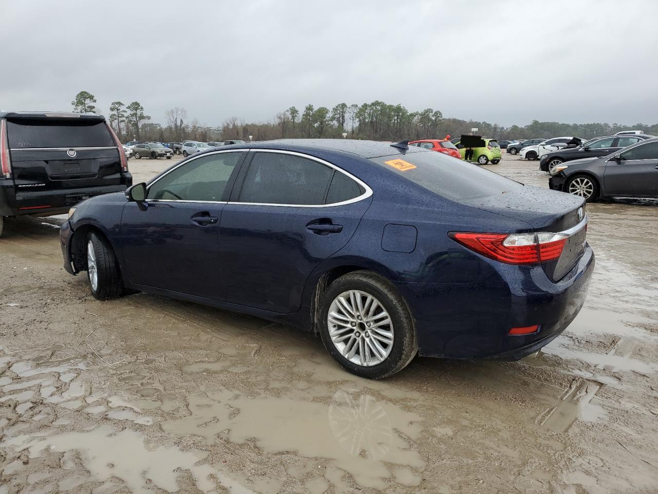 2013 Lexus ES - Image 2