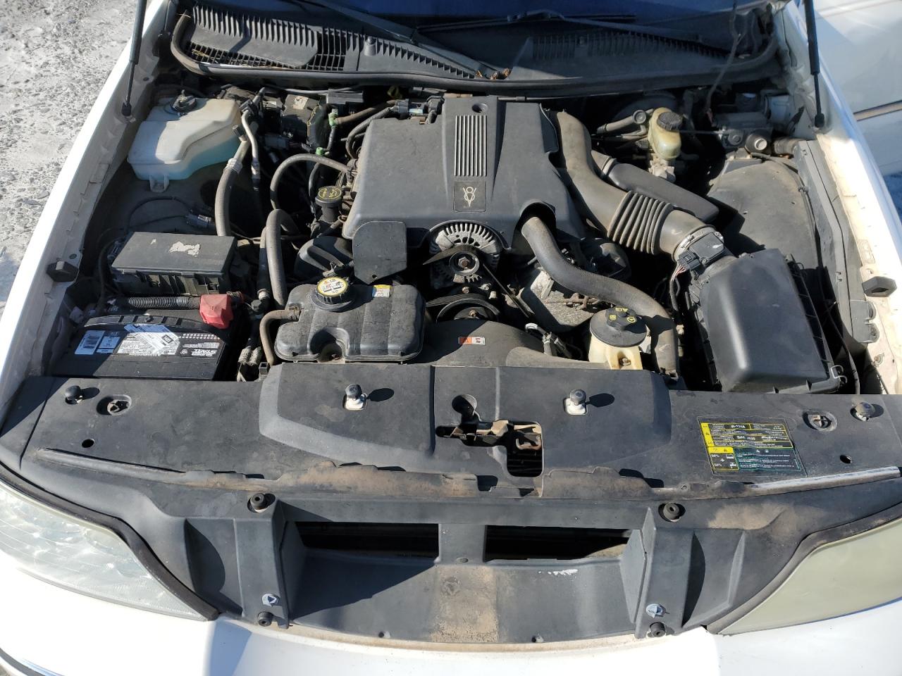 2003 Lincoln Town Car - Image 11
