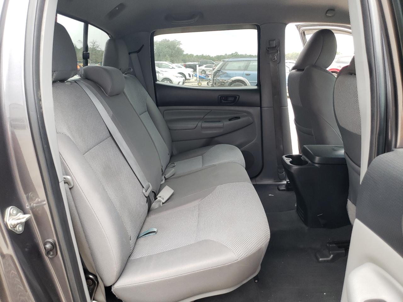 2015 Toyota Tacoma - Image 10