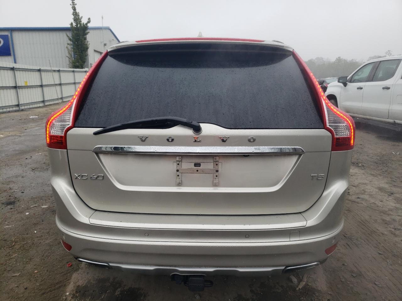 2017 Volvo XC60 - Image 6