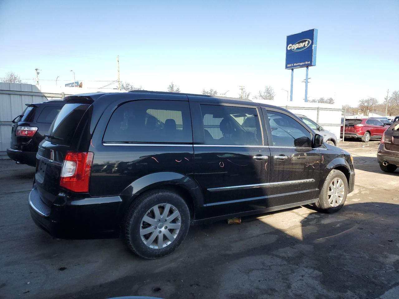 2015 Chrysler Town & Country - Image 3