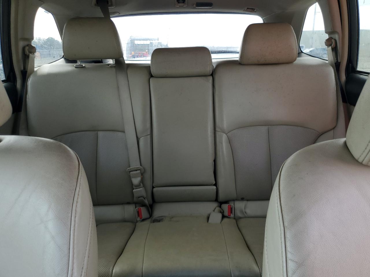 2012 Subaru Outback - Image 10