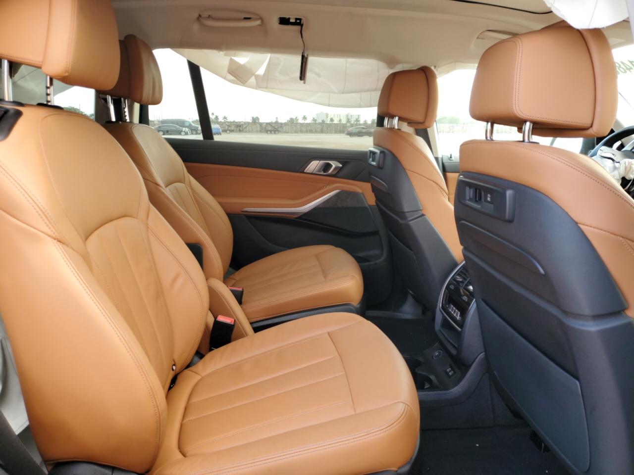 2022 BMW X7 - Image 12