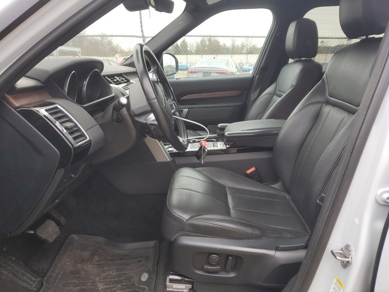 2017 Land Rover Discovery - Image 7