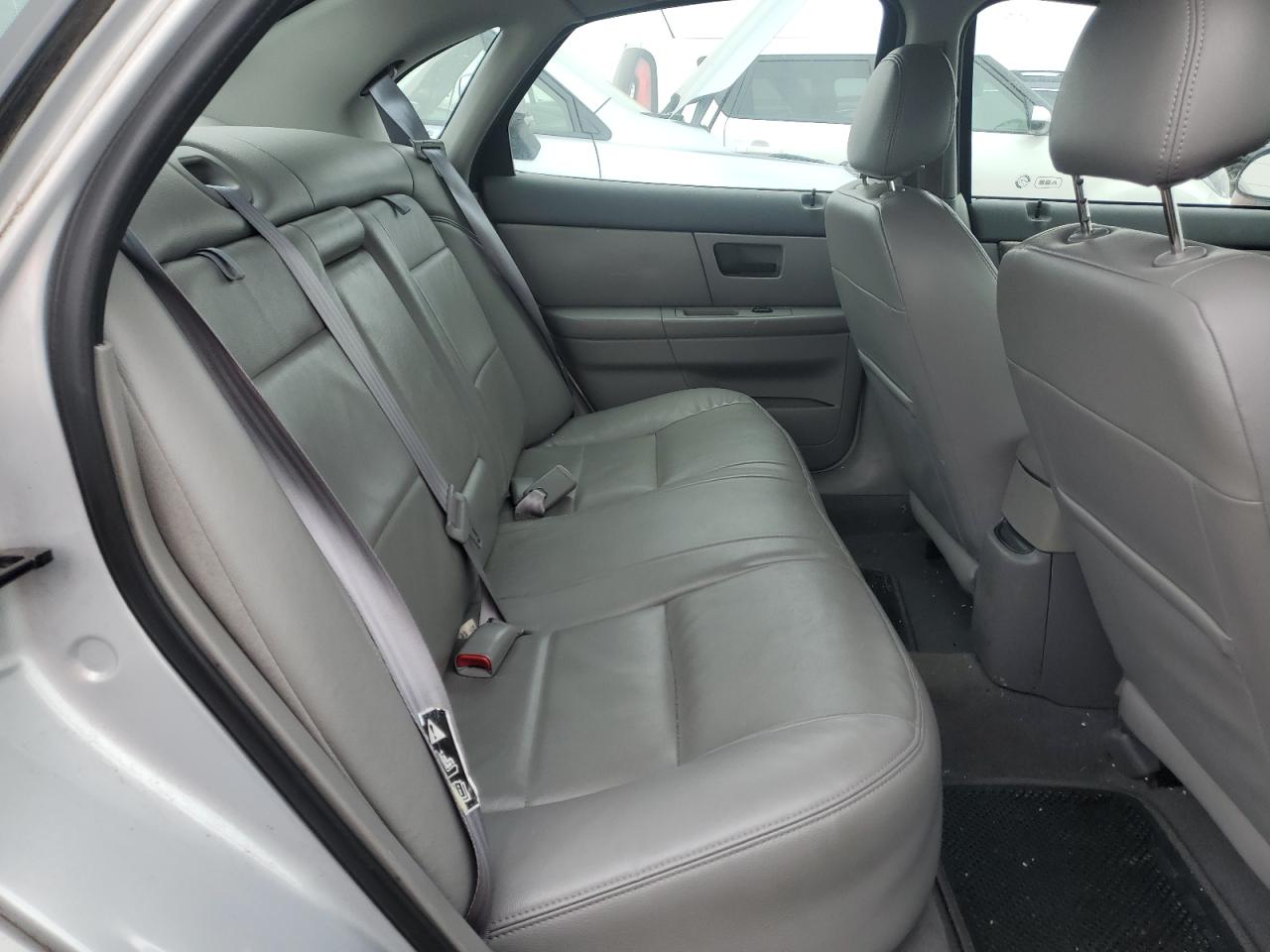 2003 Ford Taurus - Image 10