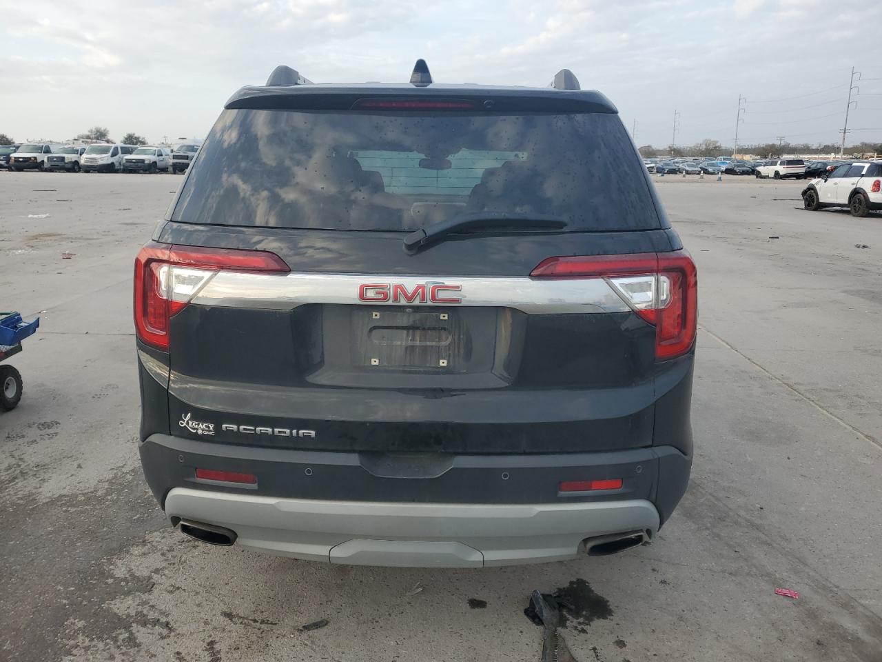 2022 GMC Acadia - Image 6