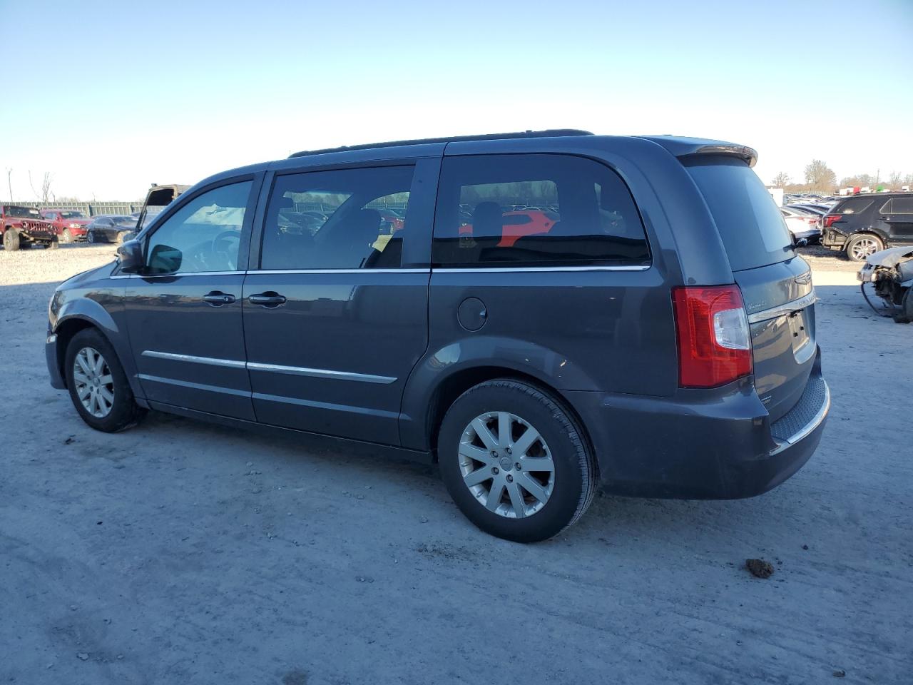 2016 Chrysler Town & Country - Image 2