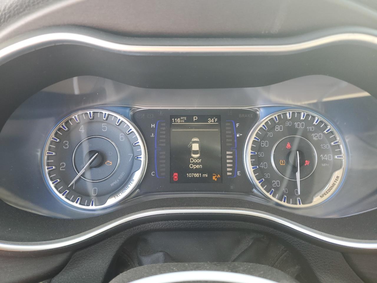 2016 Chrysler 200 - Image 9