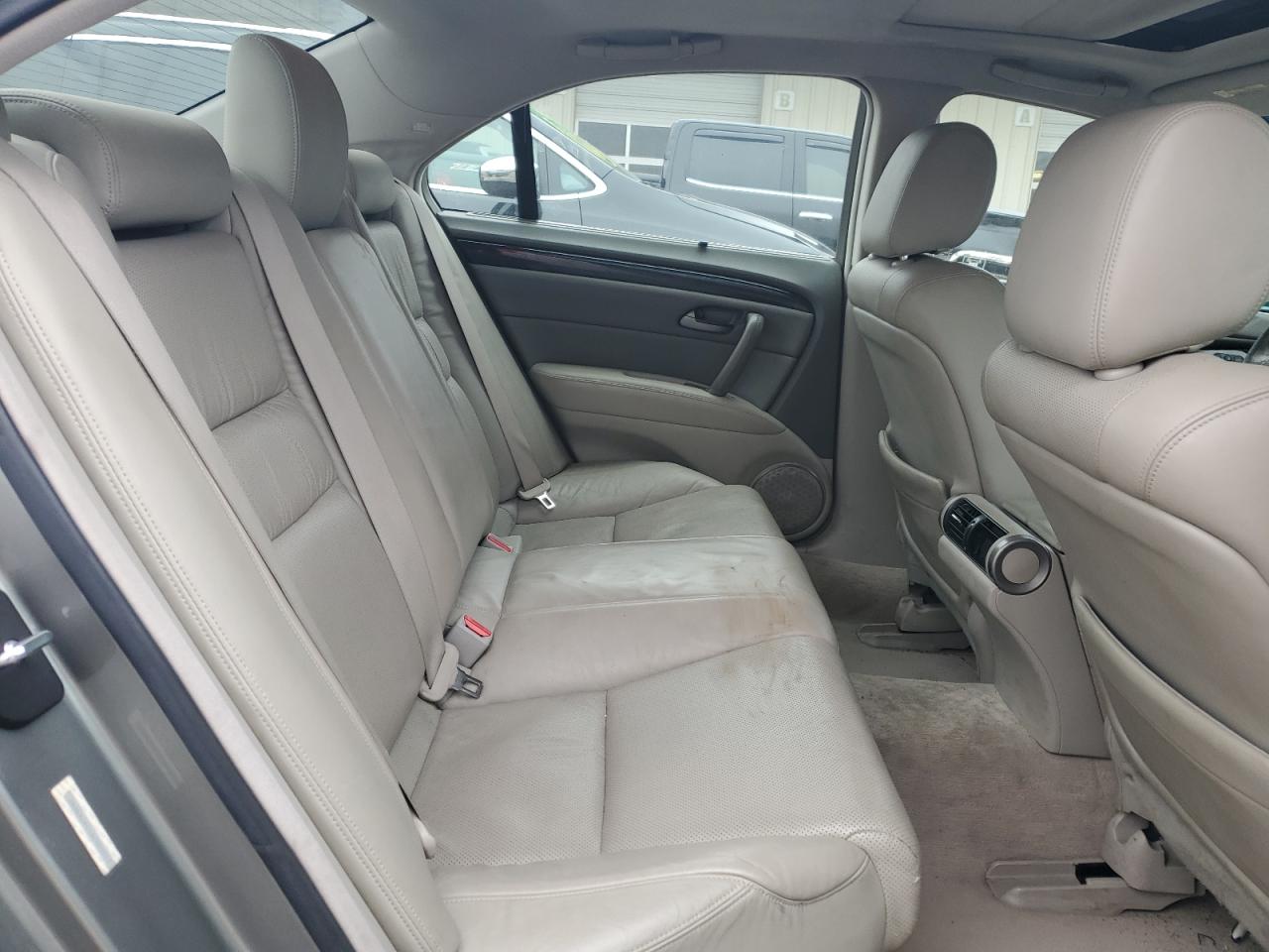 2010 Acura RL - Image 10