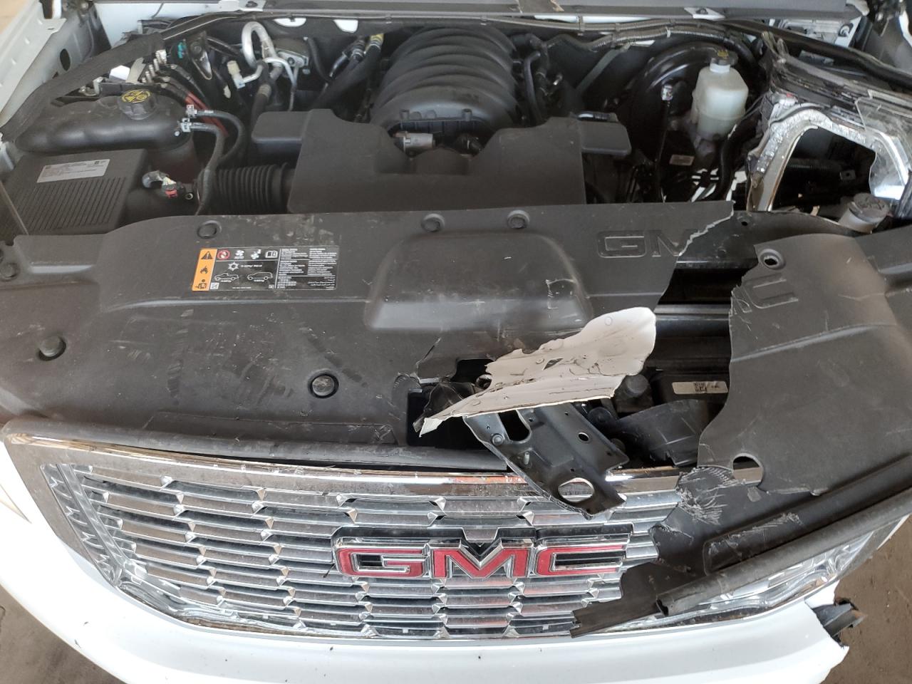 2018 GMC Yukon - Image 12