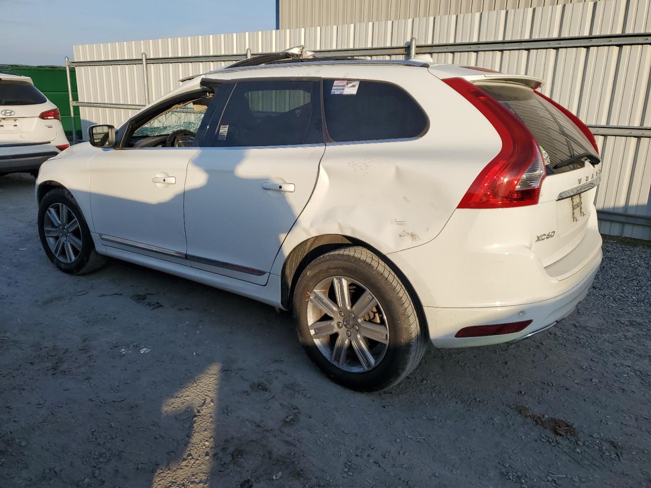 2017 Volvo XC60 - Image 2