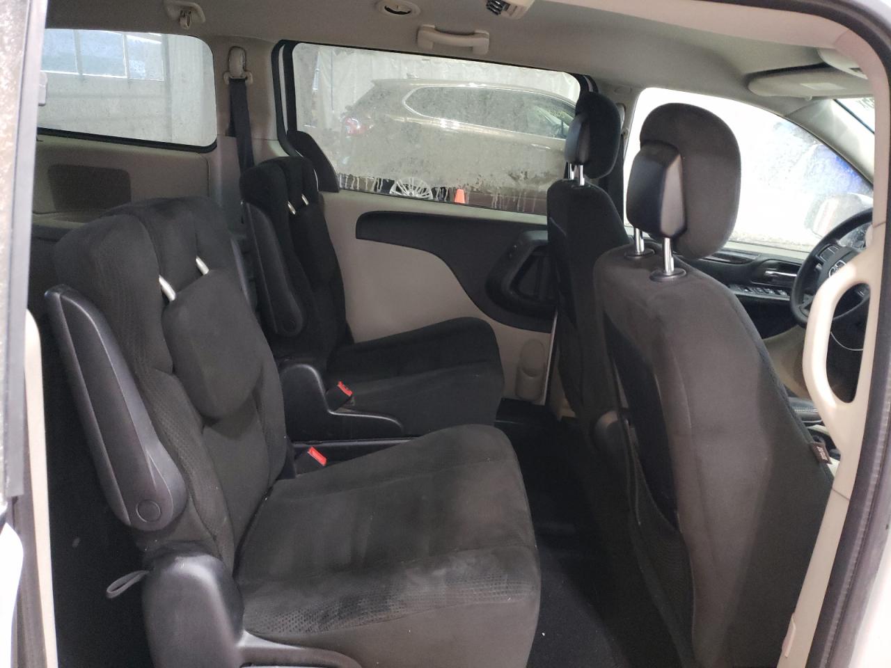 2016 Dodge Caravan - Image 11