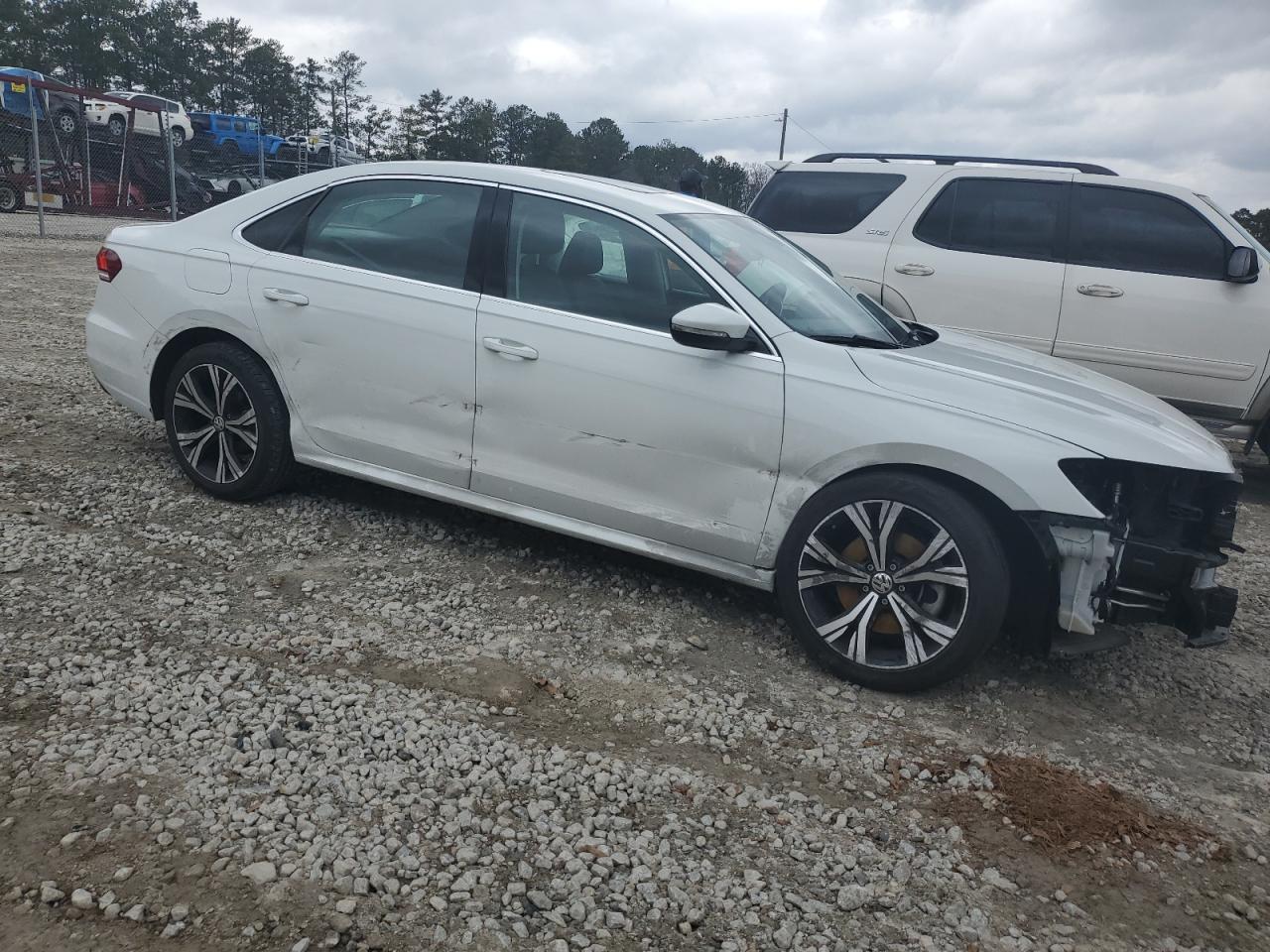 2021 Volkswagen Passat - Image 4