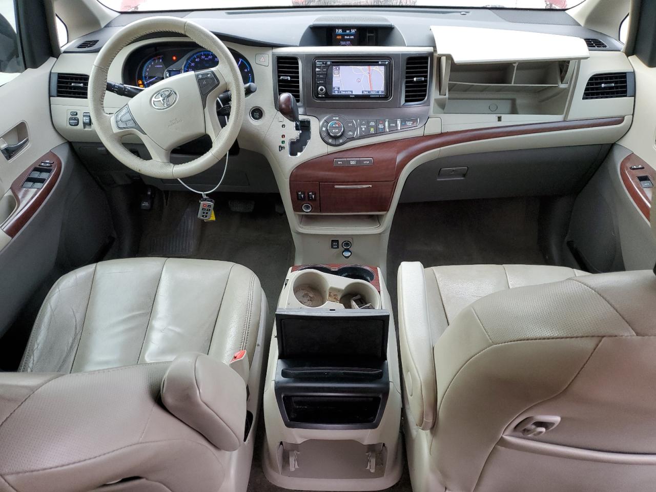 2014 Toyota Sienna - Image 8