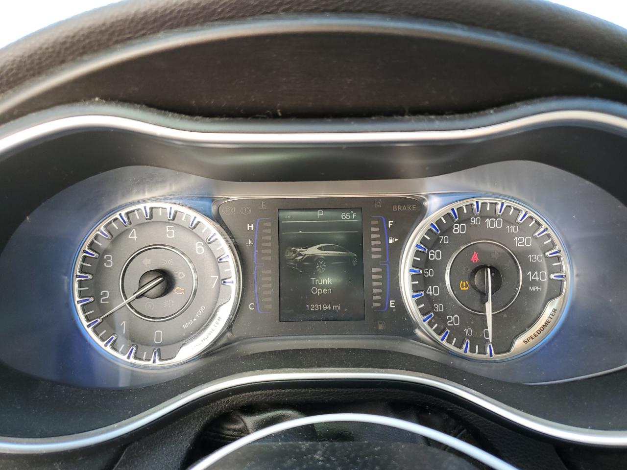 2015 Chrysler 200 - Image 9