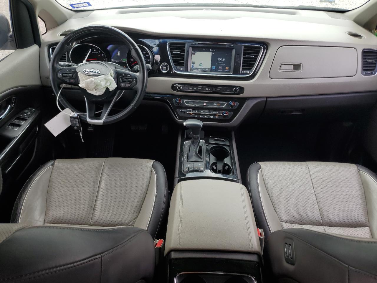 2017 Kia Sedona - Image 8