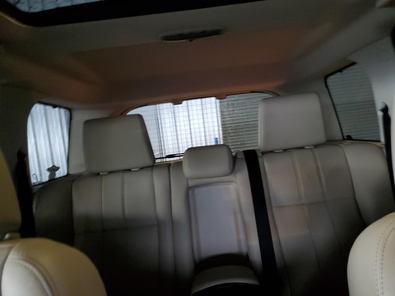 2011 Land Rover LR2 - Image 10