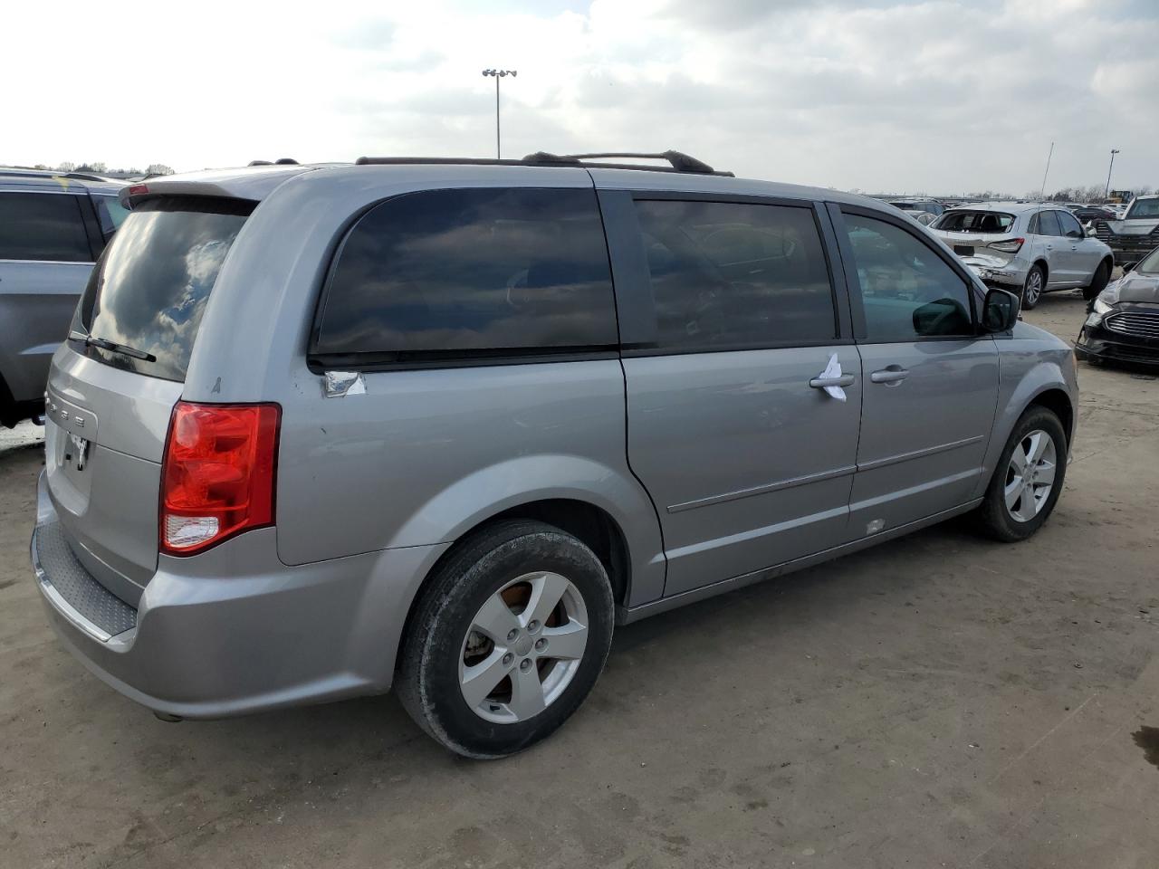 2016 Dodge Caravan - Image 3