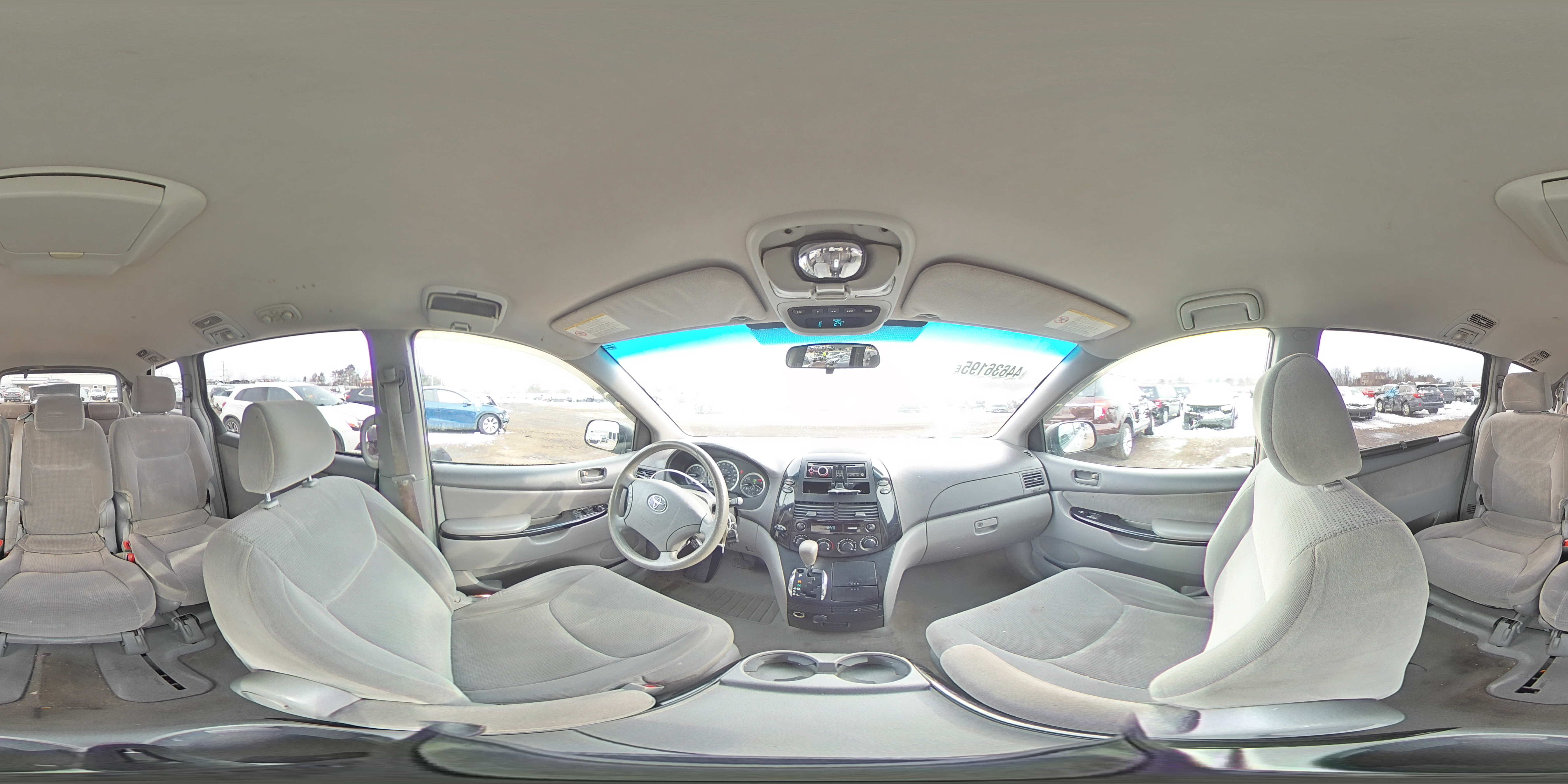 2004 Toyota Sienna - Image 14