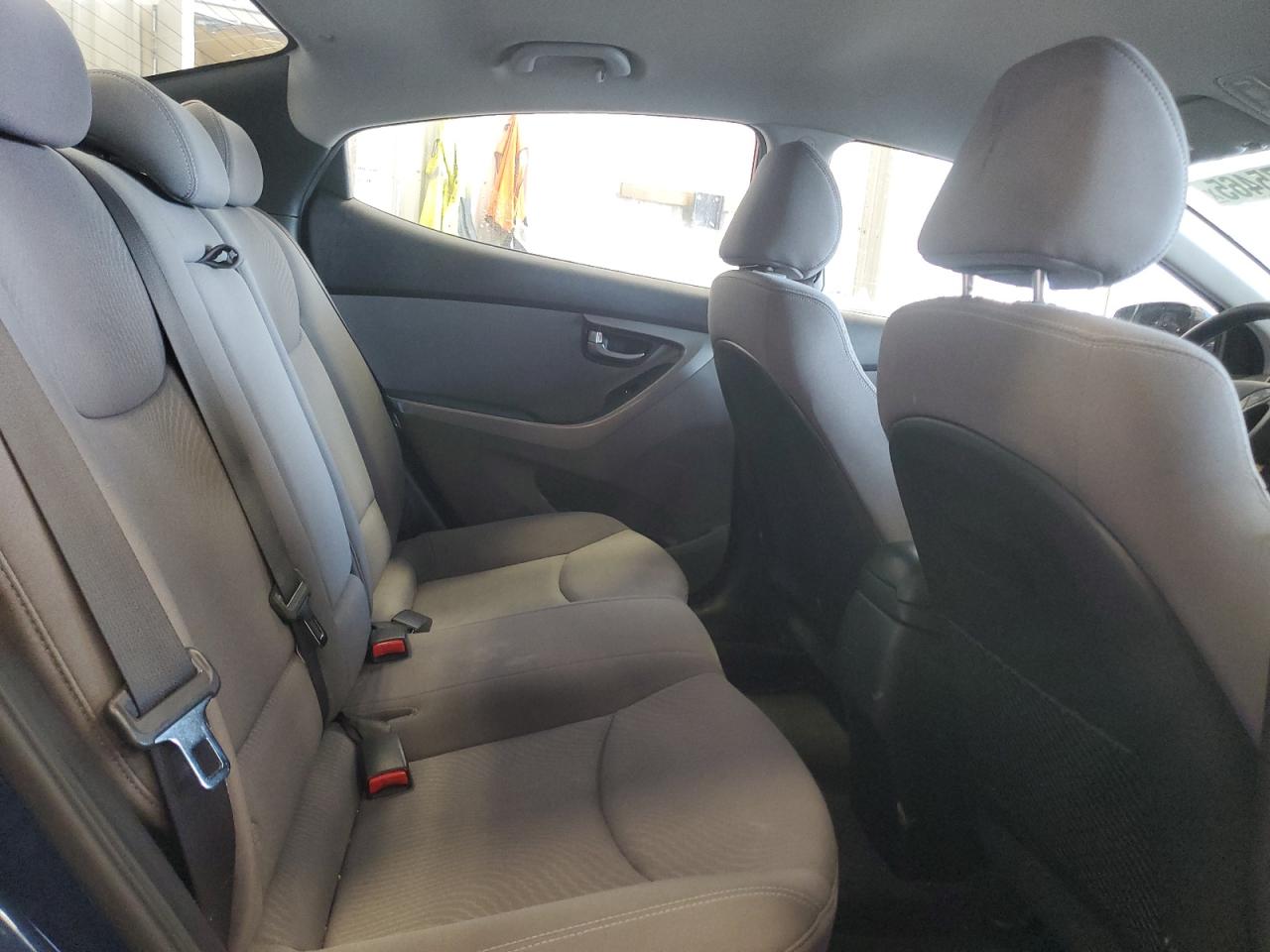 2016 Hyundai Elantra - Image 10