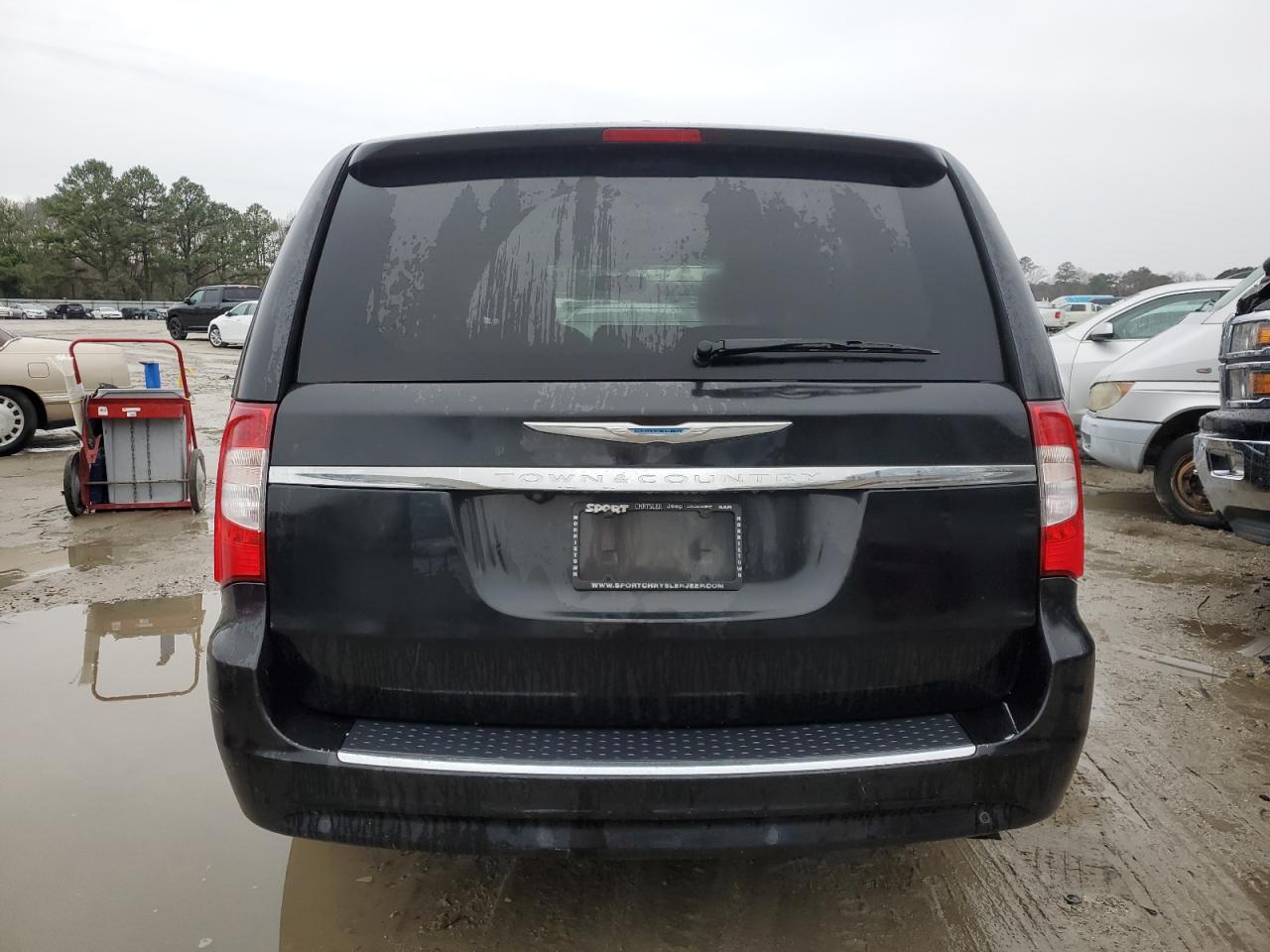 2016 Chrysler Town & Country - Image 6